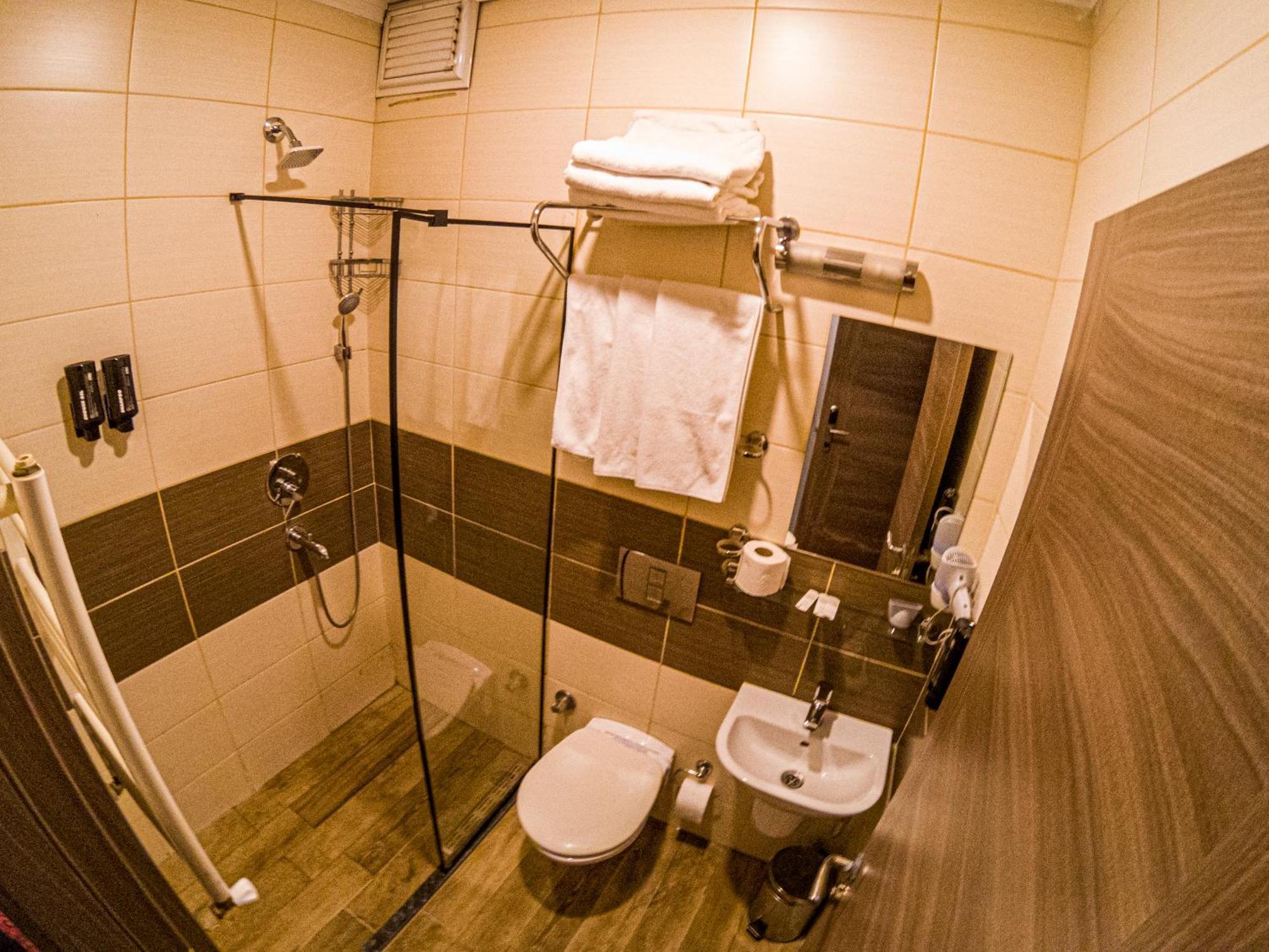 New Akcaabat Hotel ภายนอก รูปภาพ